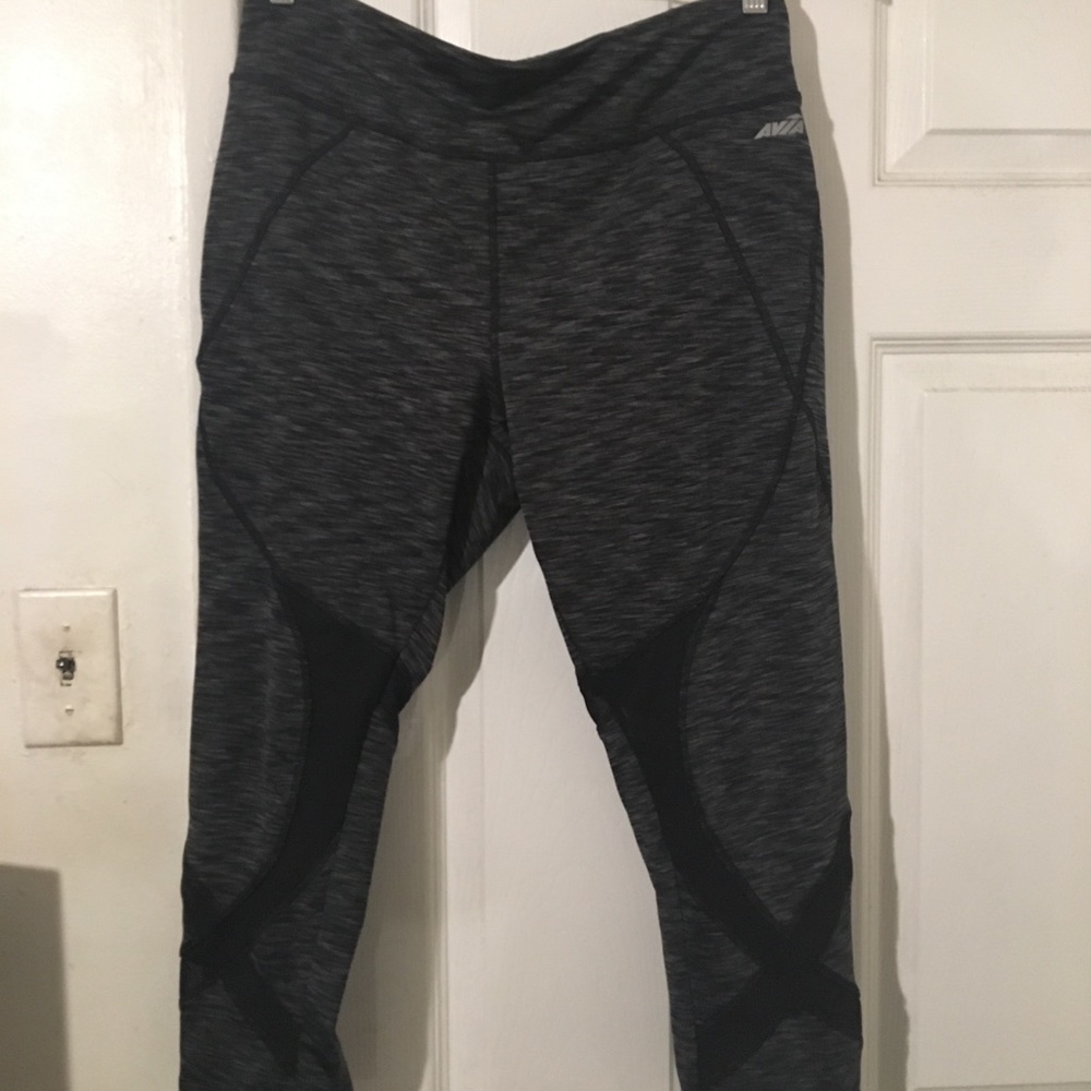 Capri workout pants in Grey marle